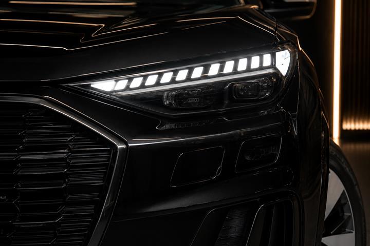 Sort Audi Q6 e-tron fra 2024