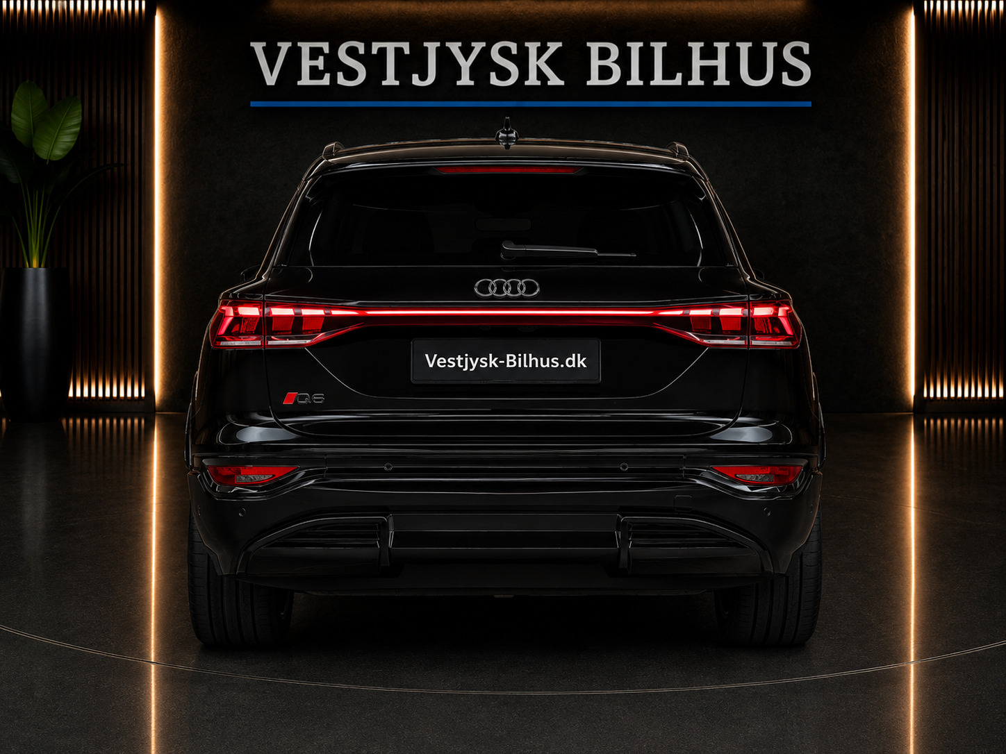 Sort Audi Q6 e-tron fra 2024