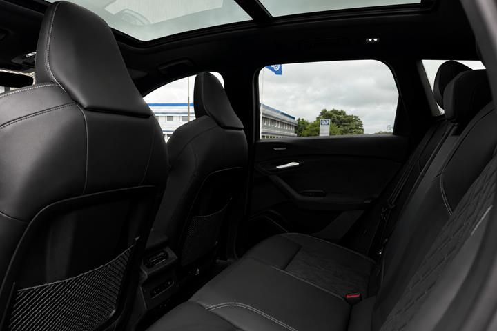 Sort Audi Q6 e-tron fra 2024