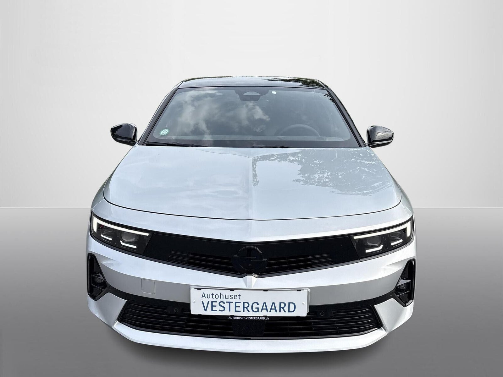 Sølv Opel Astra-e fra 2024