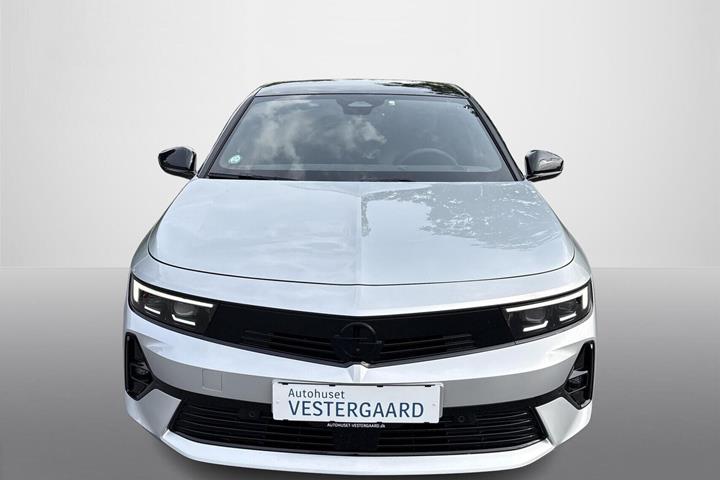 Sølv Opel Astra-e fra 2024