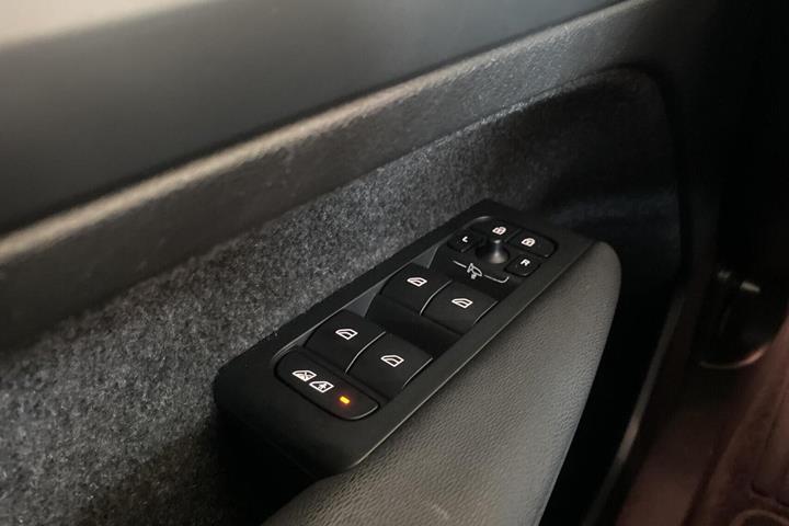 Bronze Volvo XC40 fra 2023
