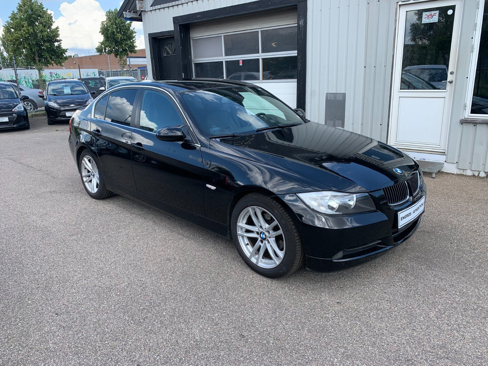 Sort BMW 320i fra 2006