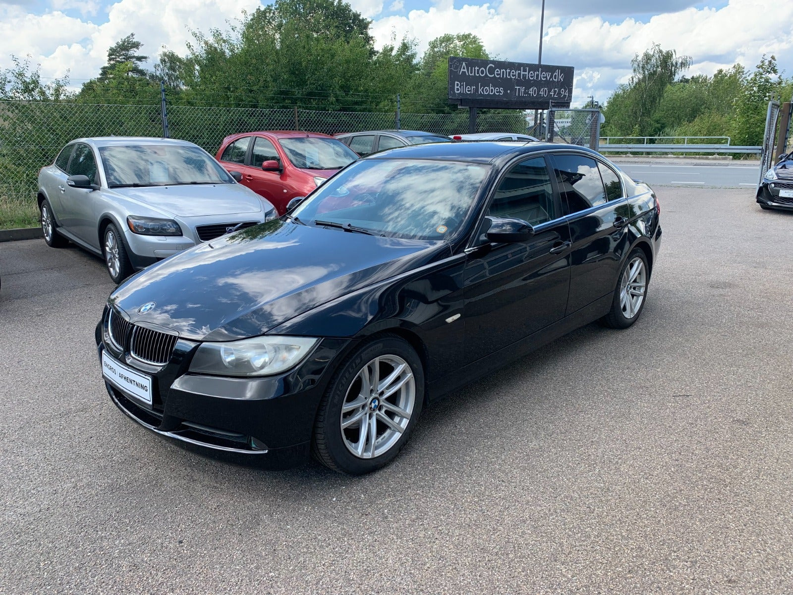 Sort BMW 320i fra 2006