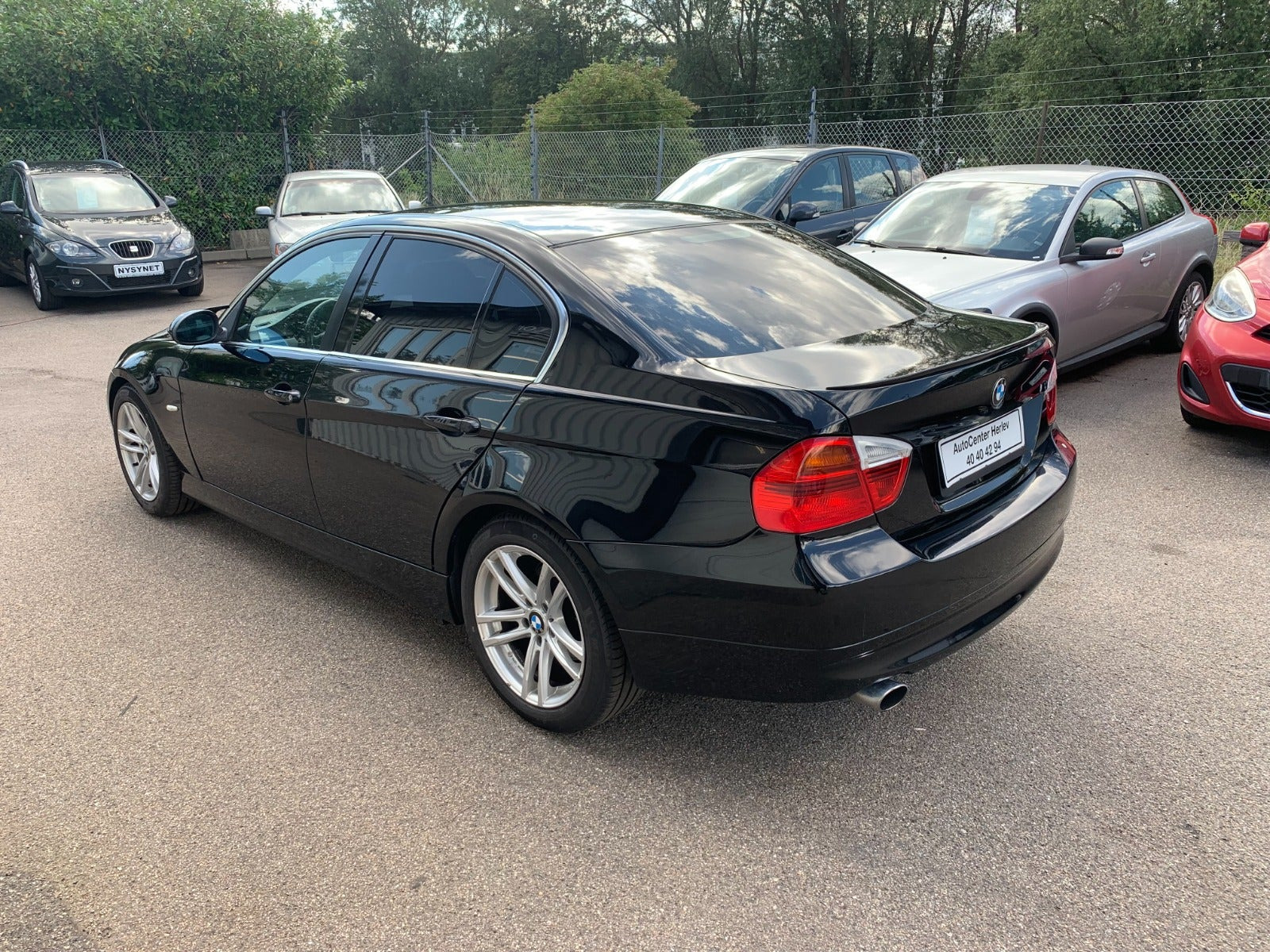 Sort BMW 320i fra 2006