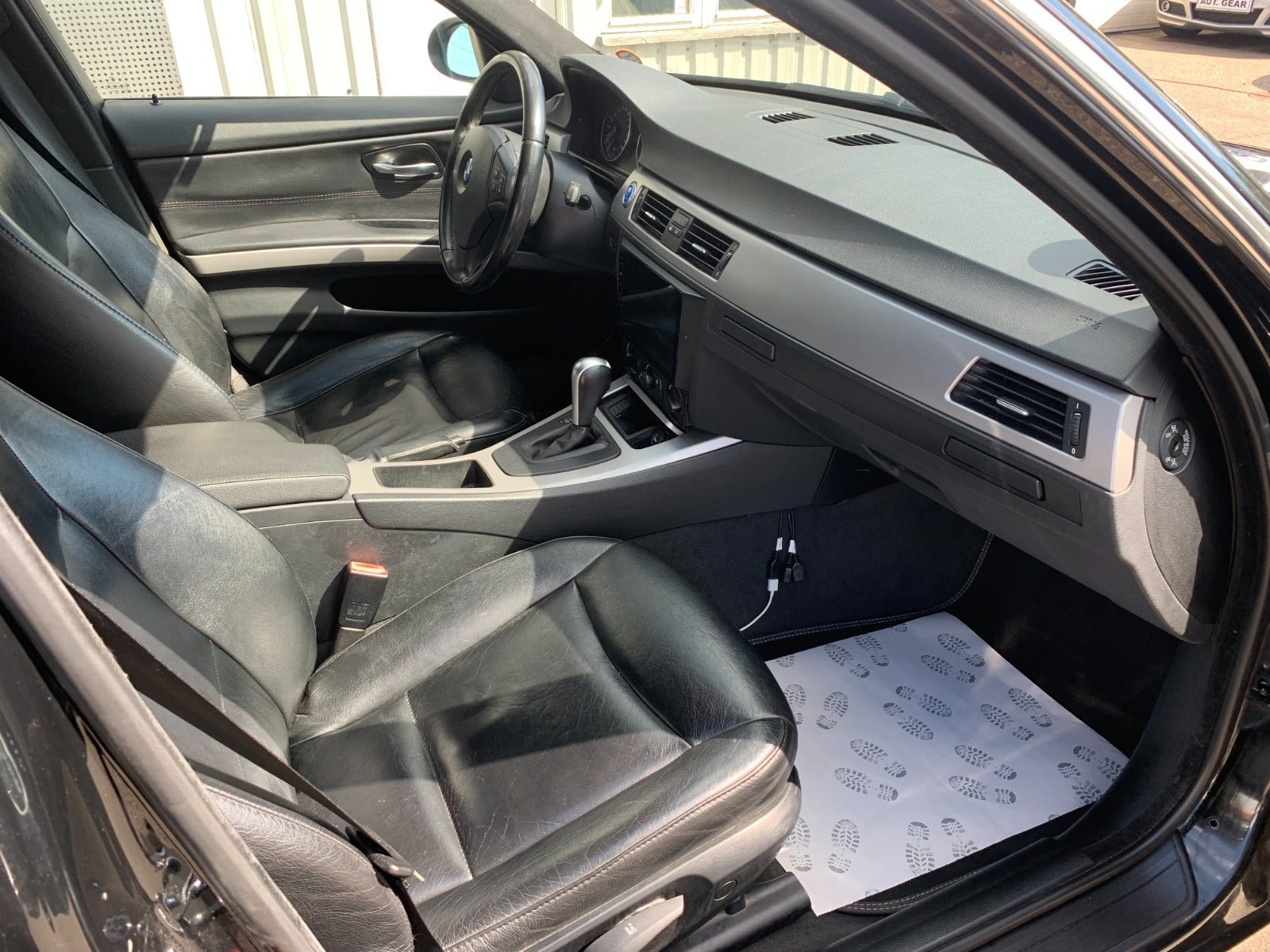 Sort BMW 320i fra 2006