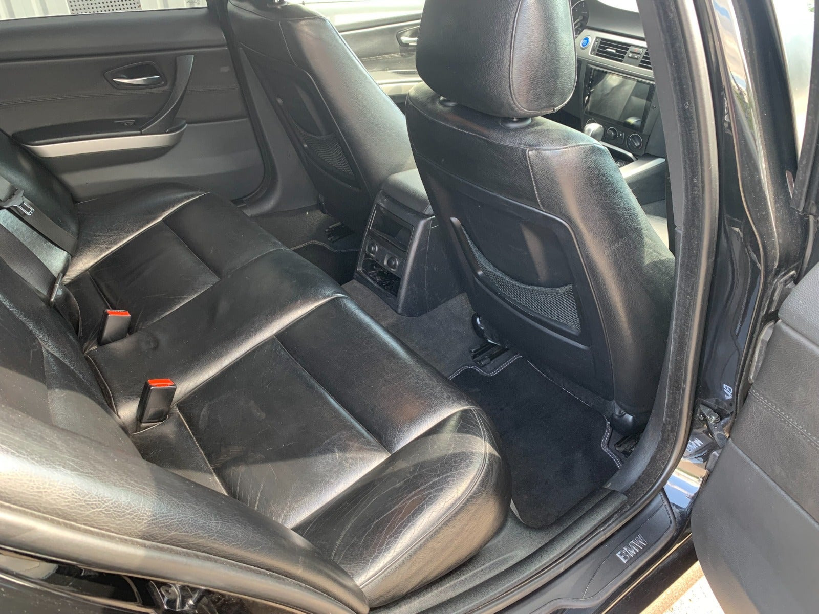 Sort BMW 320i fra 2006