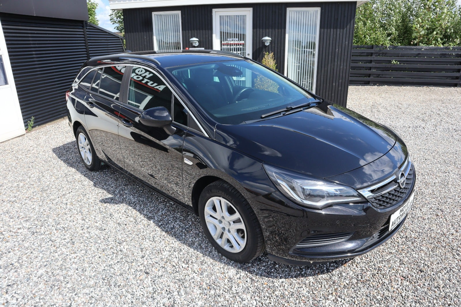 Sort Opel Astra fra 2017