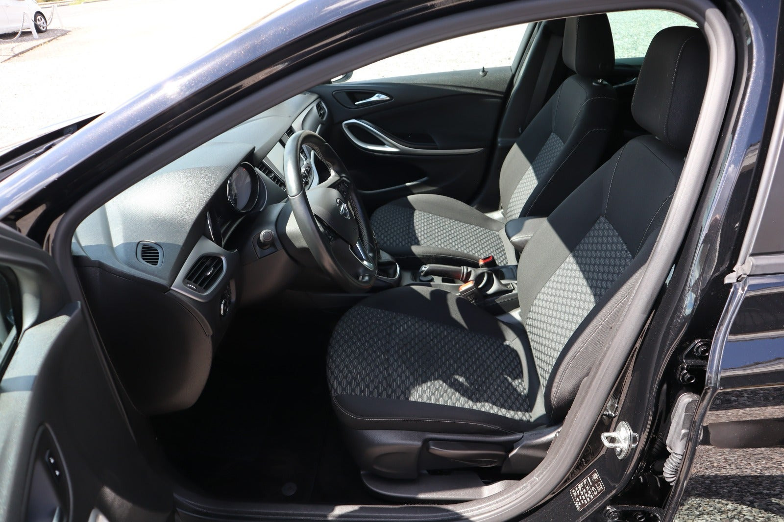 Sort Opel Astra fra 2017