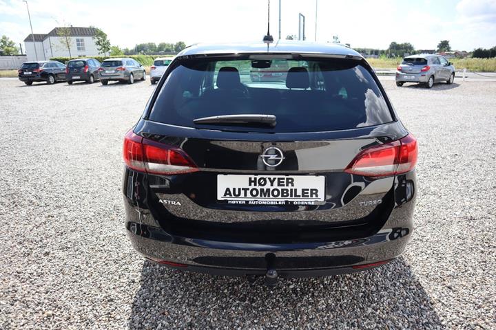 Sort Opel Astra fra 2017