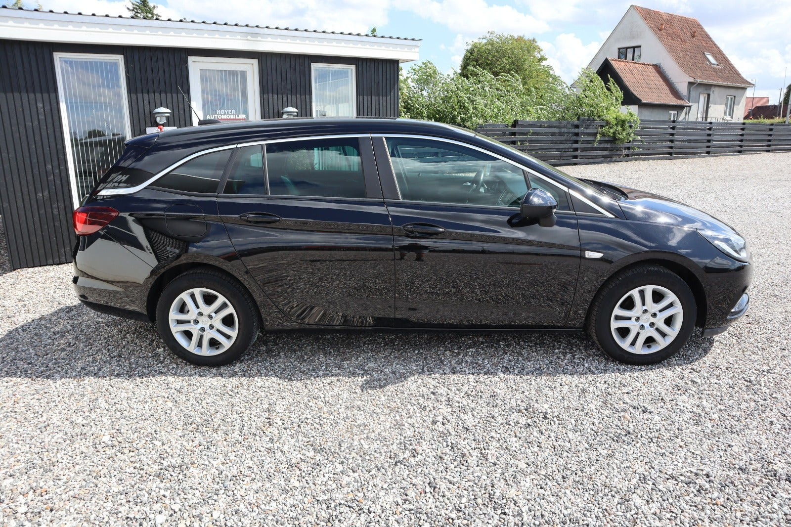 Sort Opel Astra fra 2017
