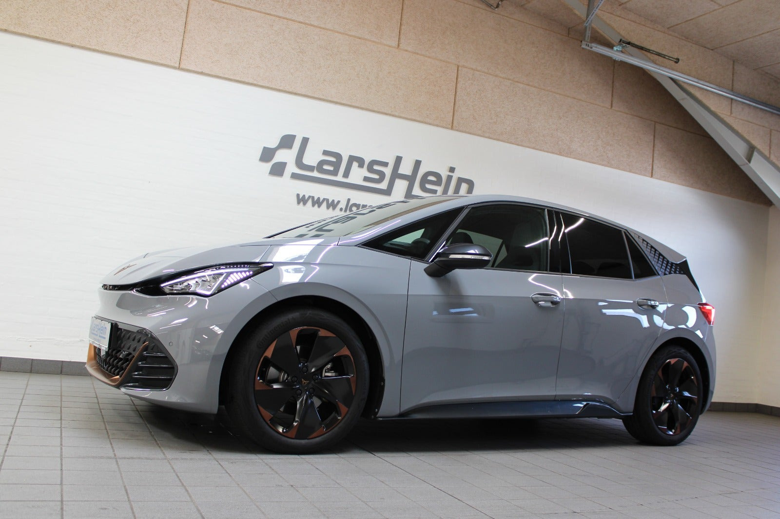 Grå Cupra Born fra 2024