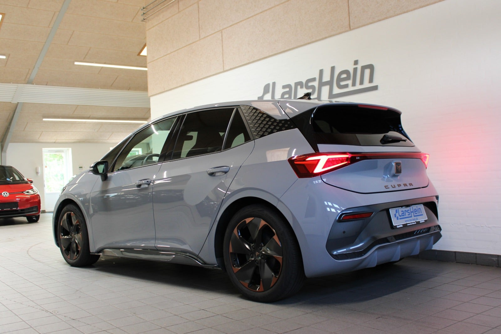 Grå Cupra Born fra 2024