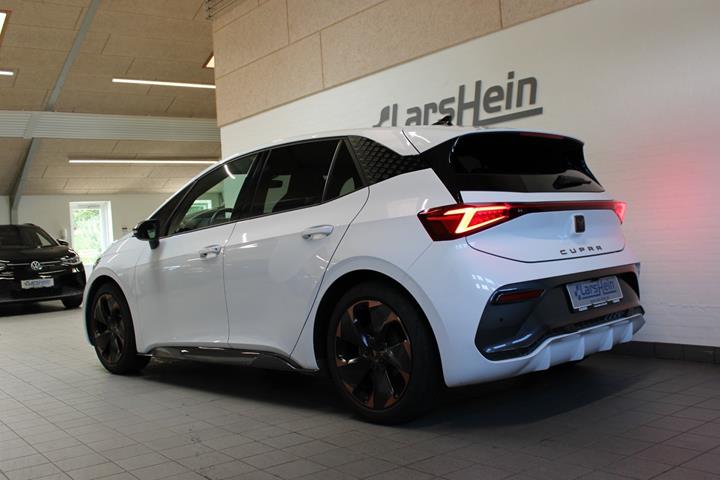 Hvid Cupra Born fra 2024
