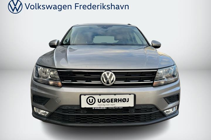 Grå VW Tiguan fra 2017