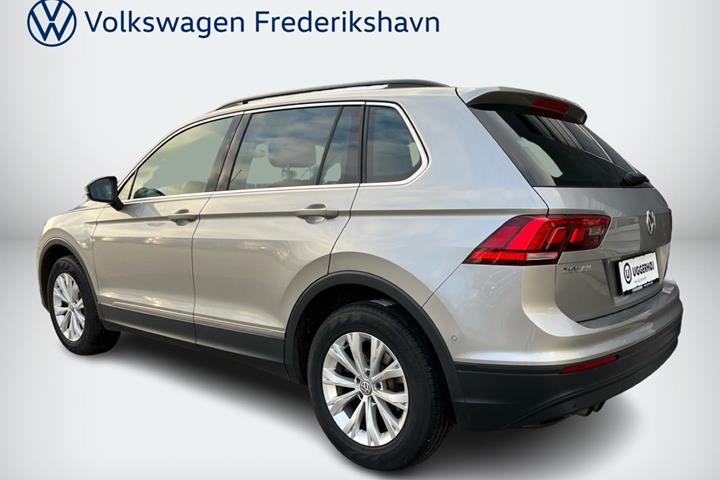 Grå VW Tiguan fra 2017