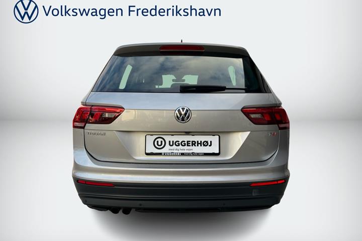 Grå VW Tiguan fra 2017