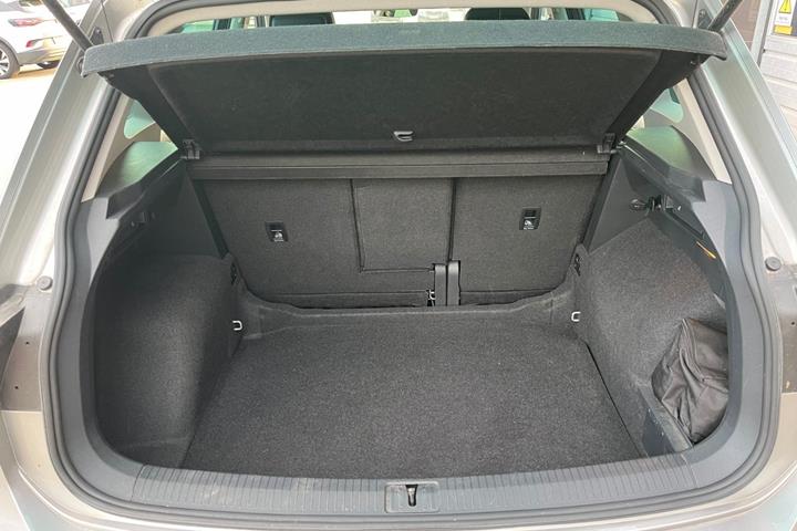 Grå VW Tiguan fra 2017
