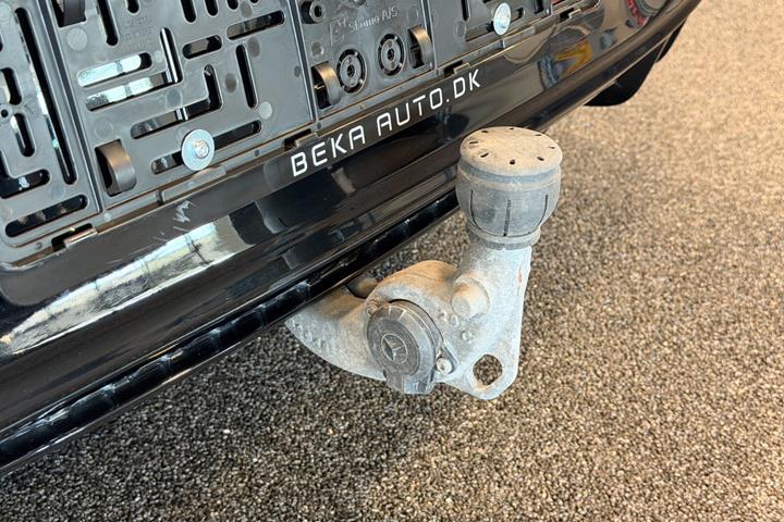 Grå Mercedes EQE350 fra 2023