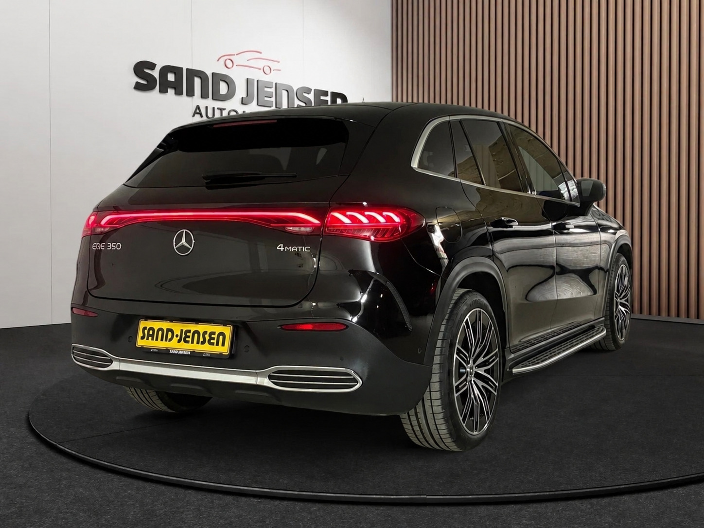 Sort Mercedes EQE350 SUV fra 2025
