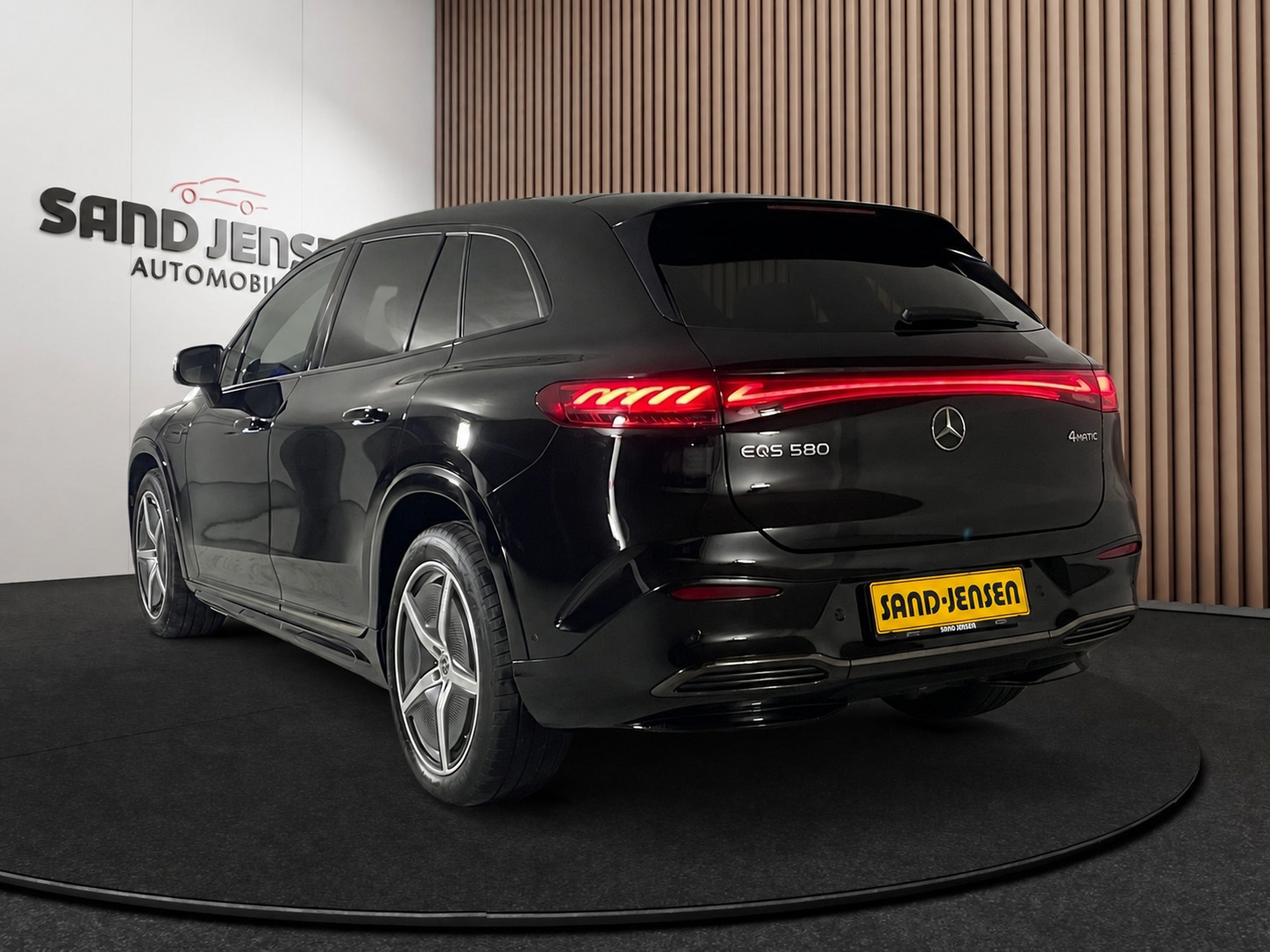 Sort Mercedes EQS580 SUV fra 2024