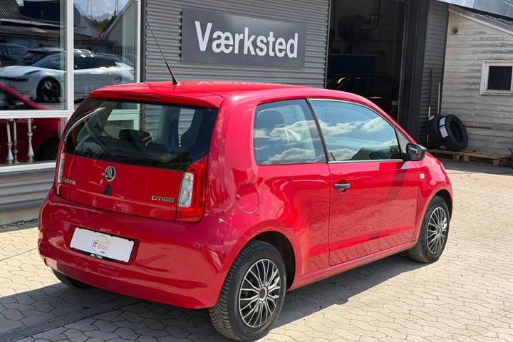 Rød Skoda Citigo fra 2013