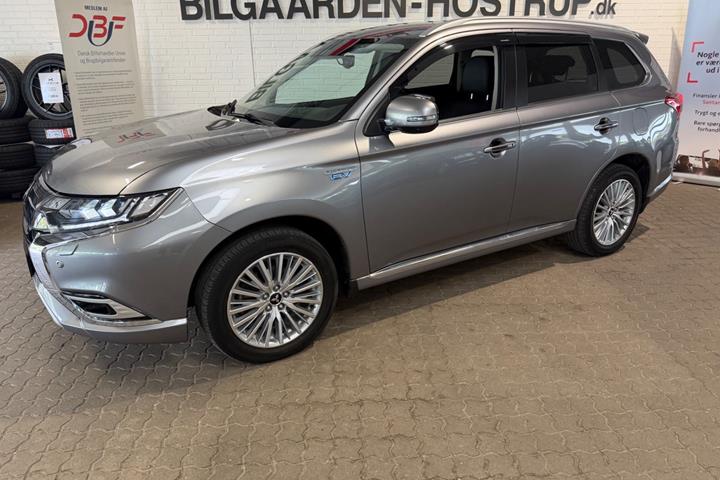 Sølv Mitsubishi Outlander fra 2020