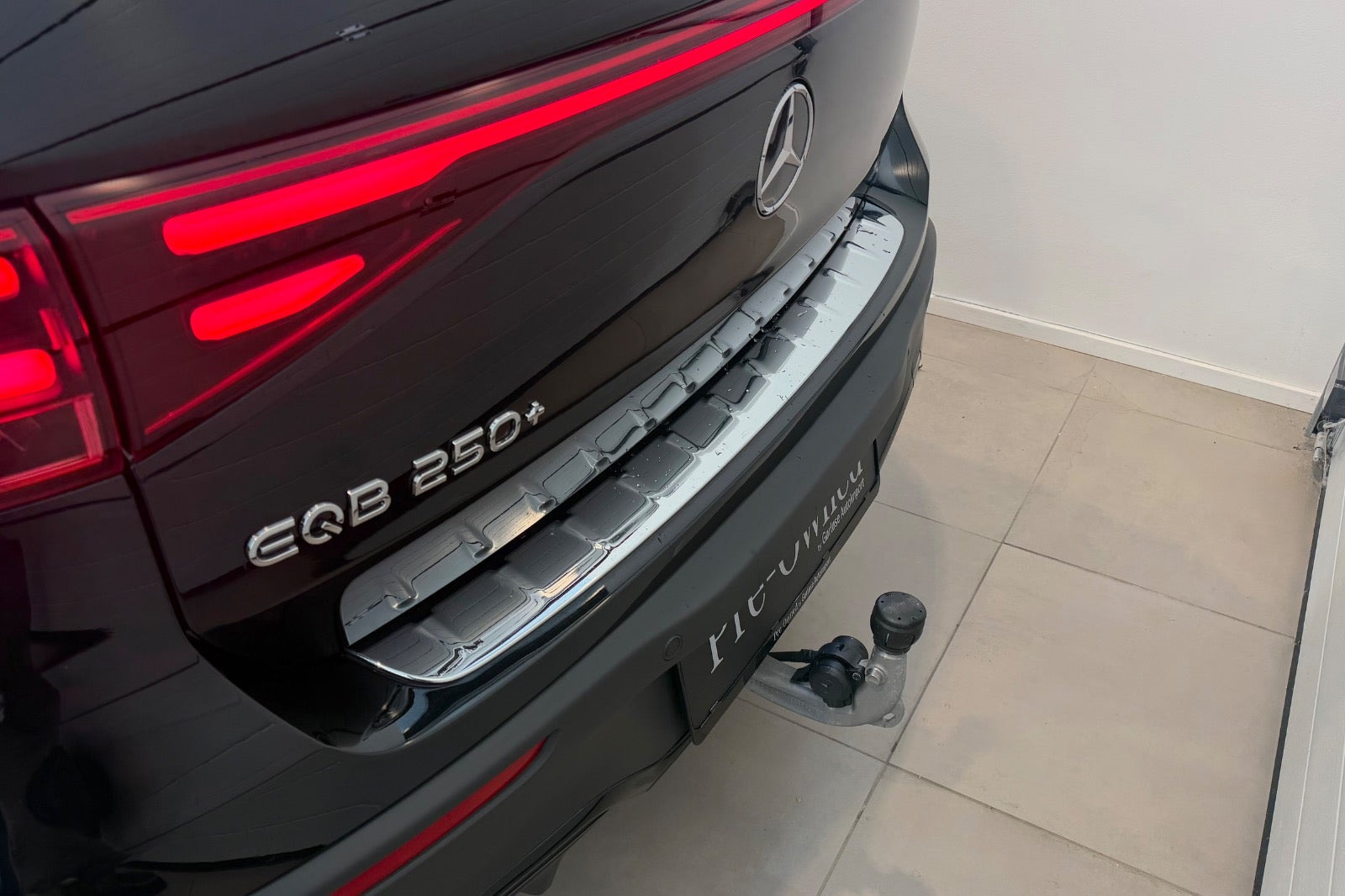 Sort Mercedes EQB250+ fra 2026