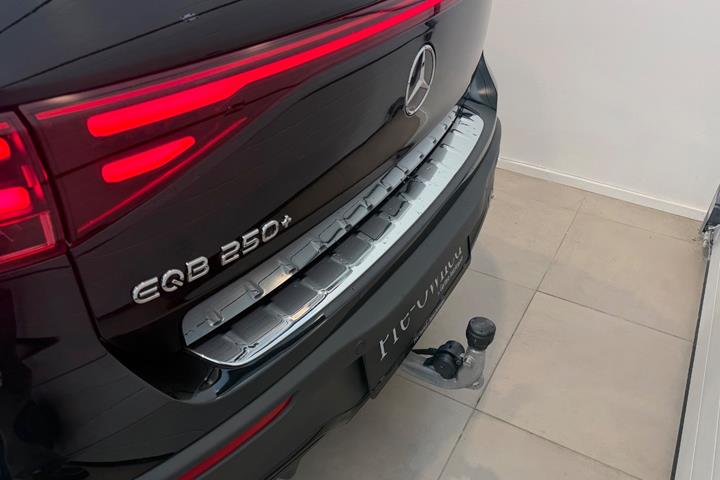 Sort Mercedes EQB250+ fra 2026