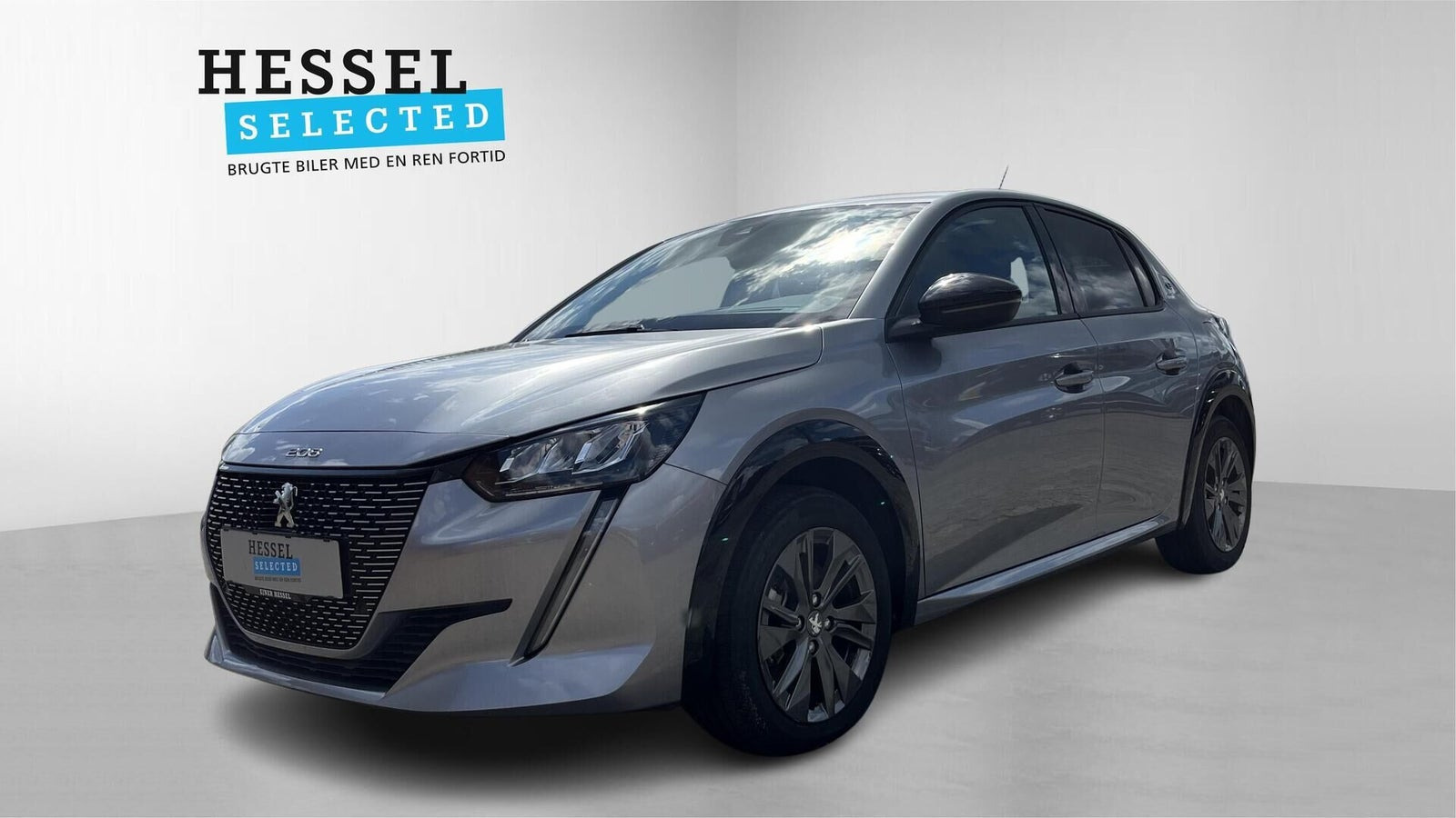 Grå Peugeot e-208 fra 2023