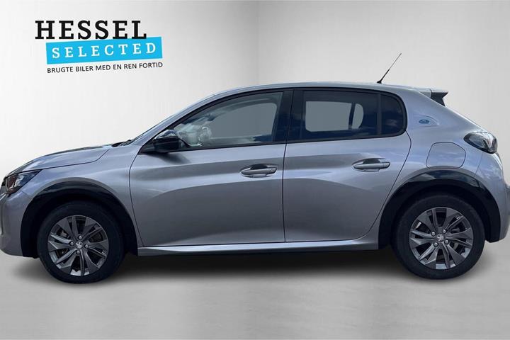 Grå Peugeot e-208 fra 2023