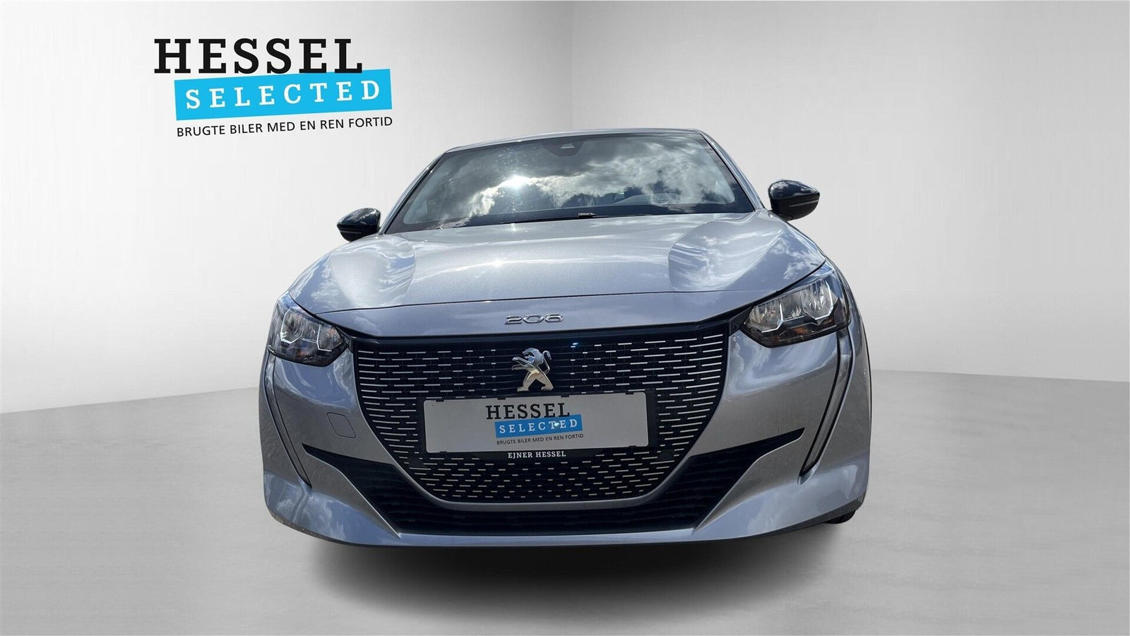 Grå Peugeot e-208 fra 2023