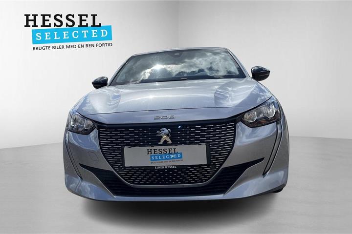 Grå Peugeot e-208 fra 2023