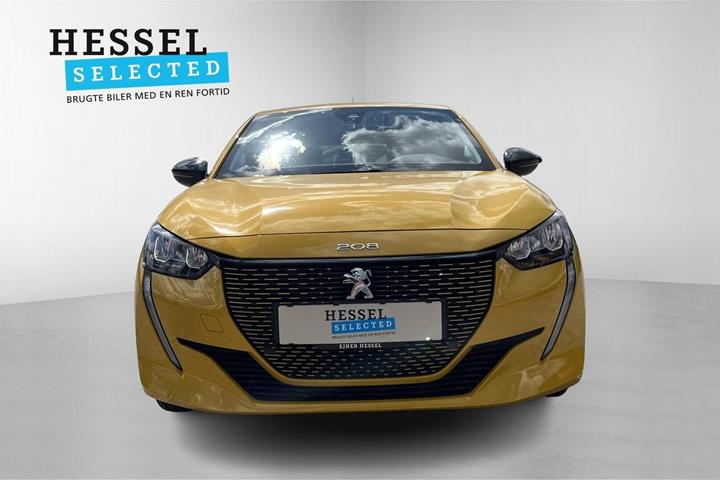 Gul Peugeot e-208 fra 2023