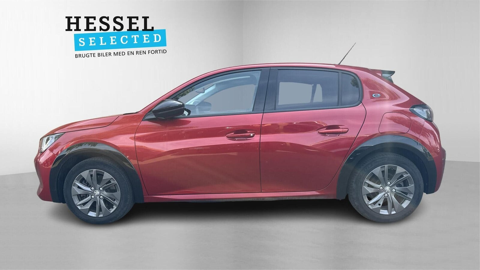 Beige Peugeot e-208 fra 2023