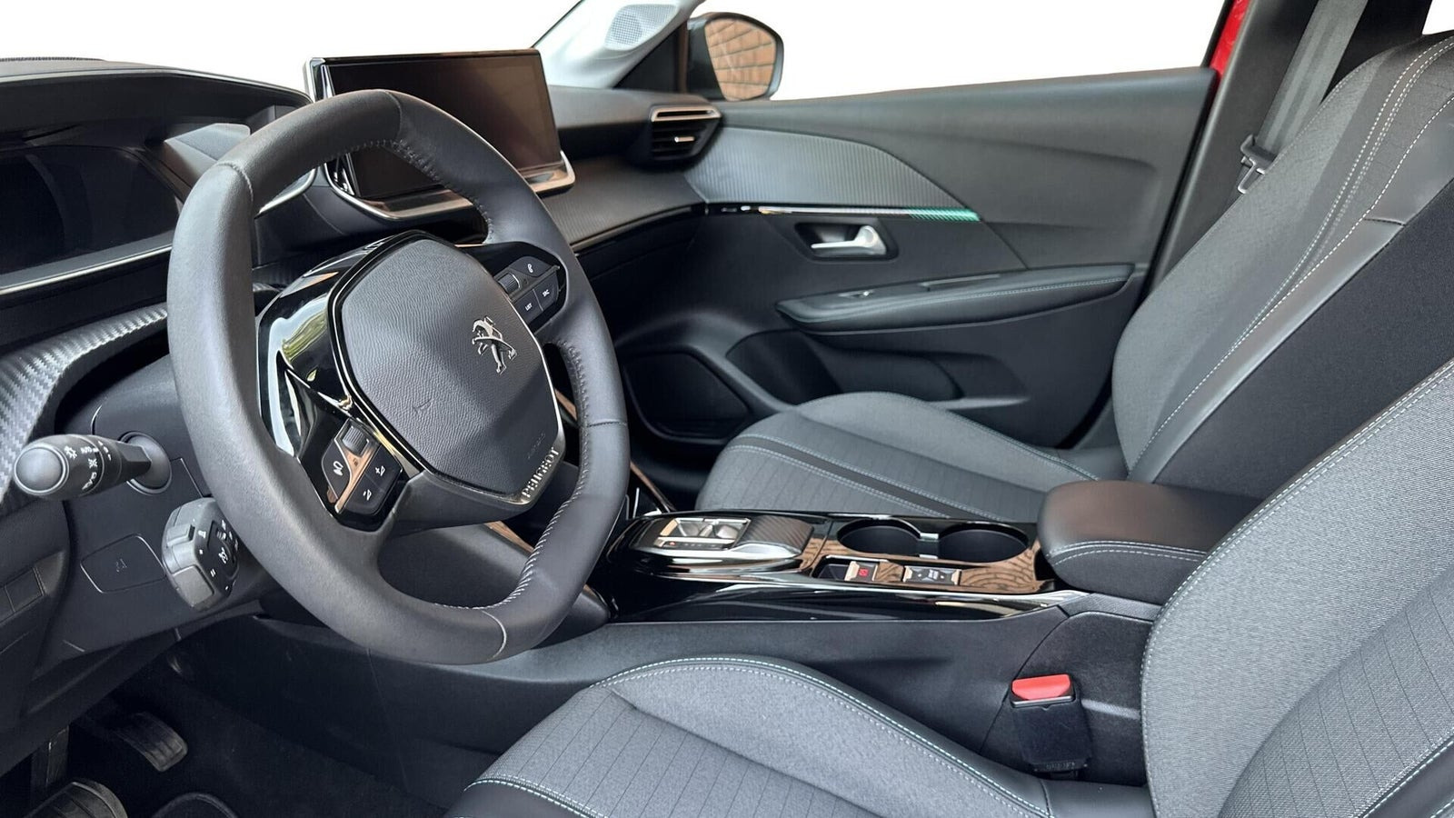 Beige Peugeot e-208 fra 2023
