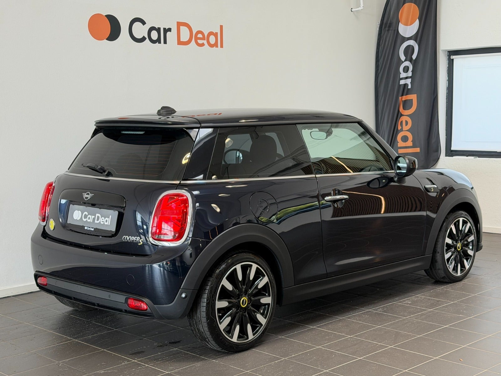 Sort Mini Cooper SE fra 2021