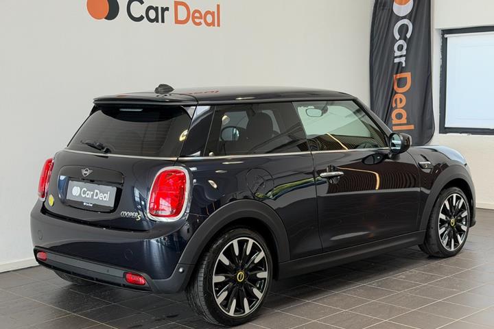 Sort Mini Cooper SE fra 2021