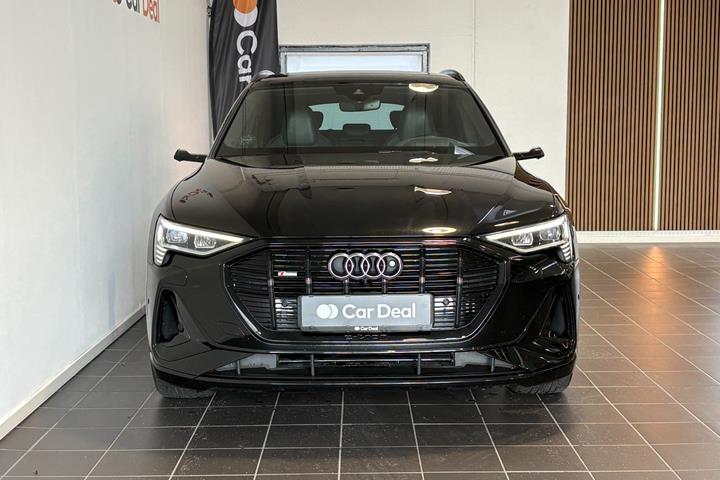 Sort Audi e-tron fra 2020
