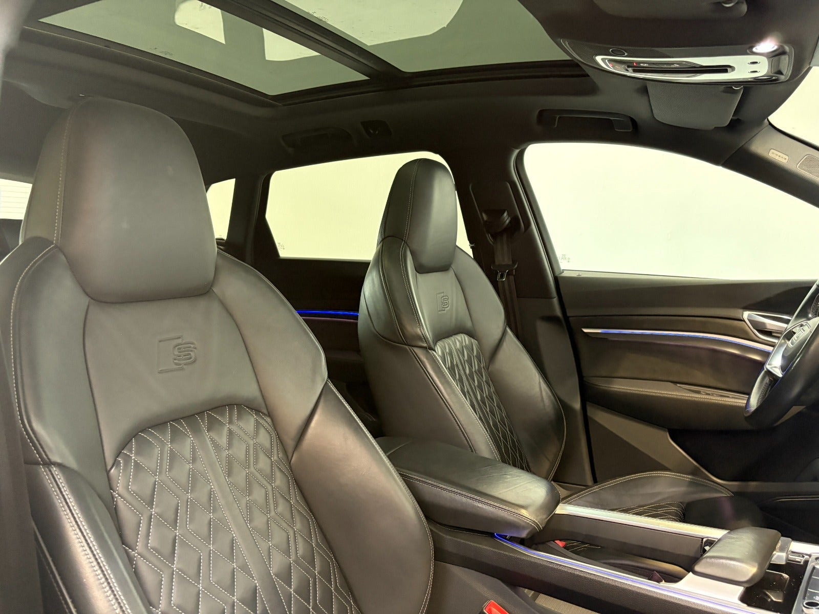 Sort Audi e-tron fra 2020