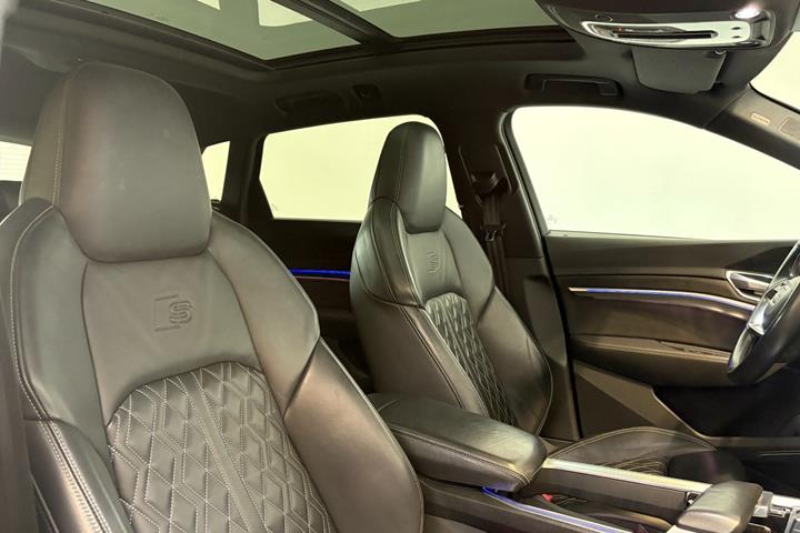 Sort Audi e-tron fra 2020