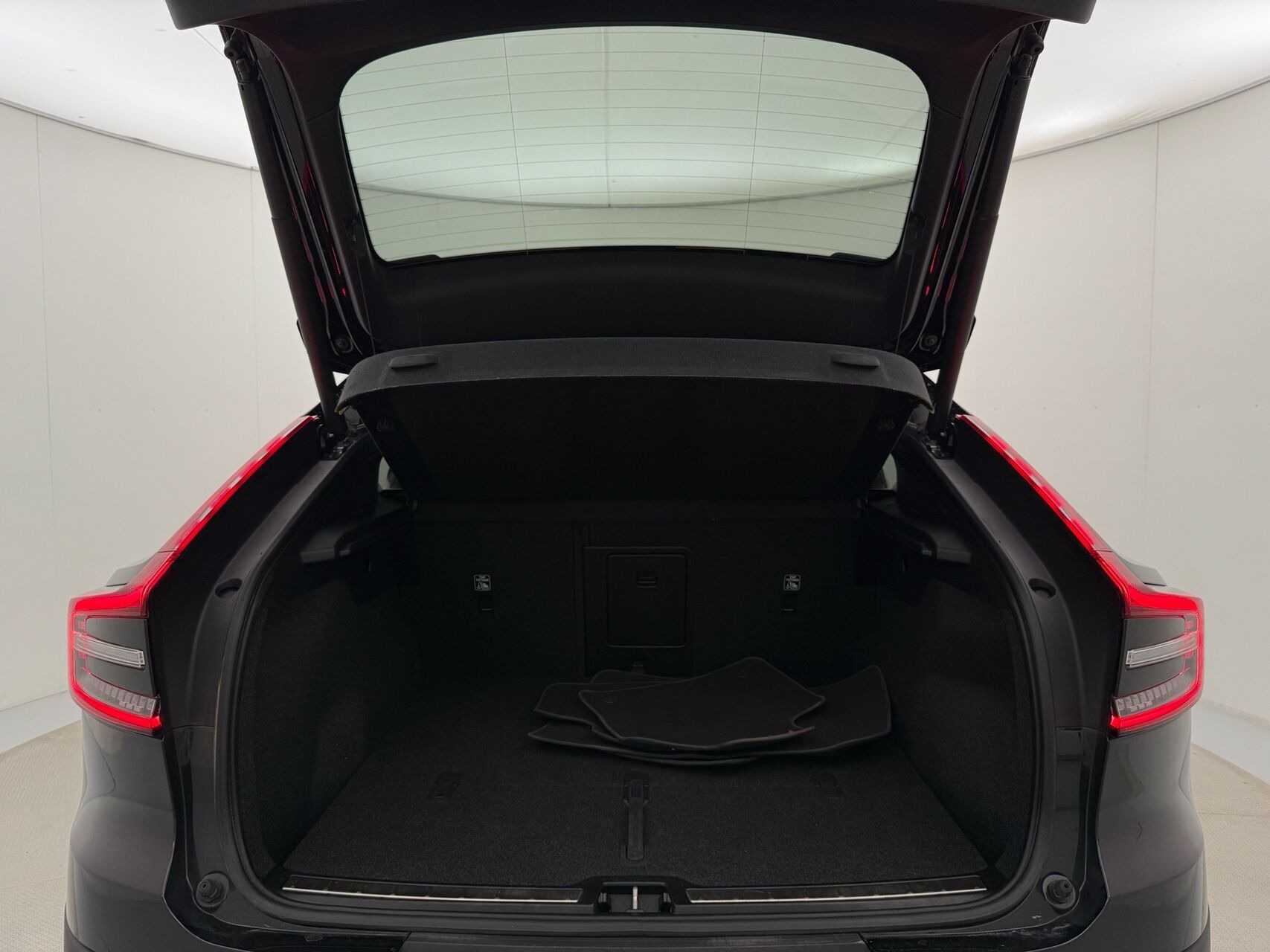 Sort Volvo C40 fra 2023