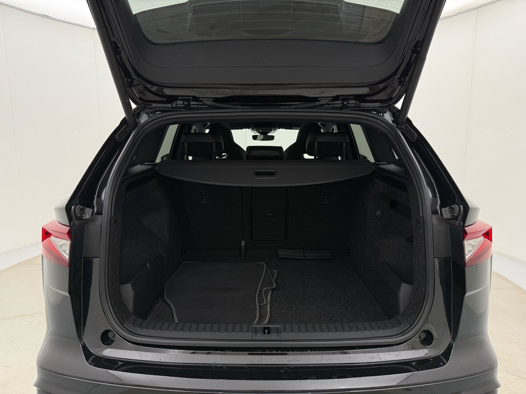 Sort Skoda Enyaq fra 2023