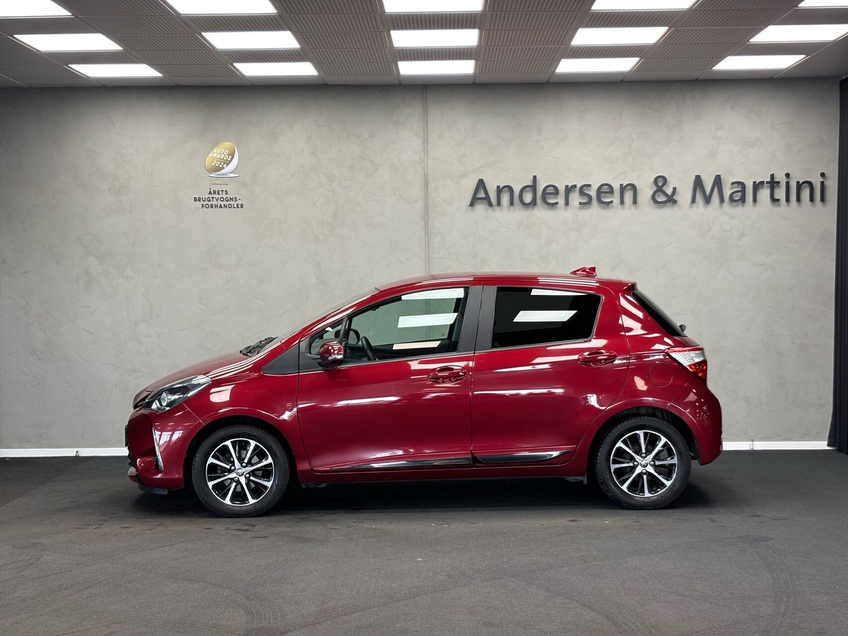 Rød Toyota Yaris fra 2020