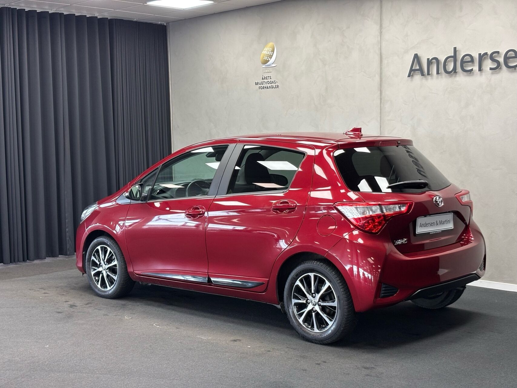 Rød Toyota Yaris fra 2020