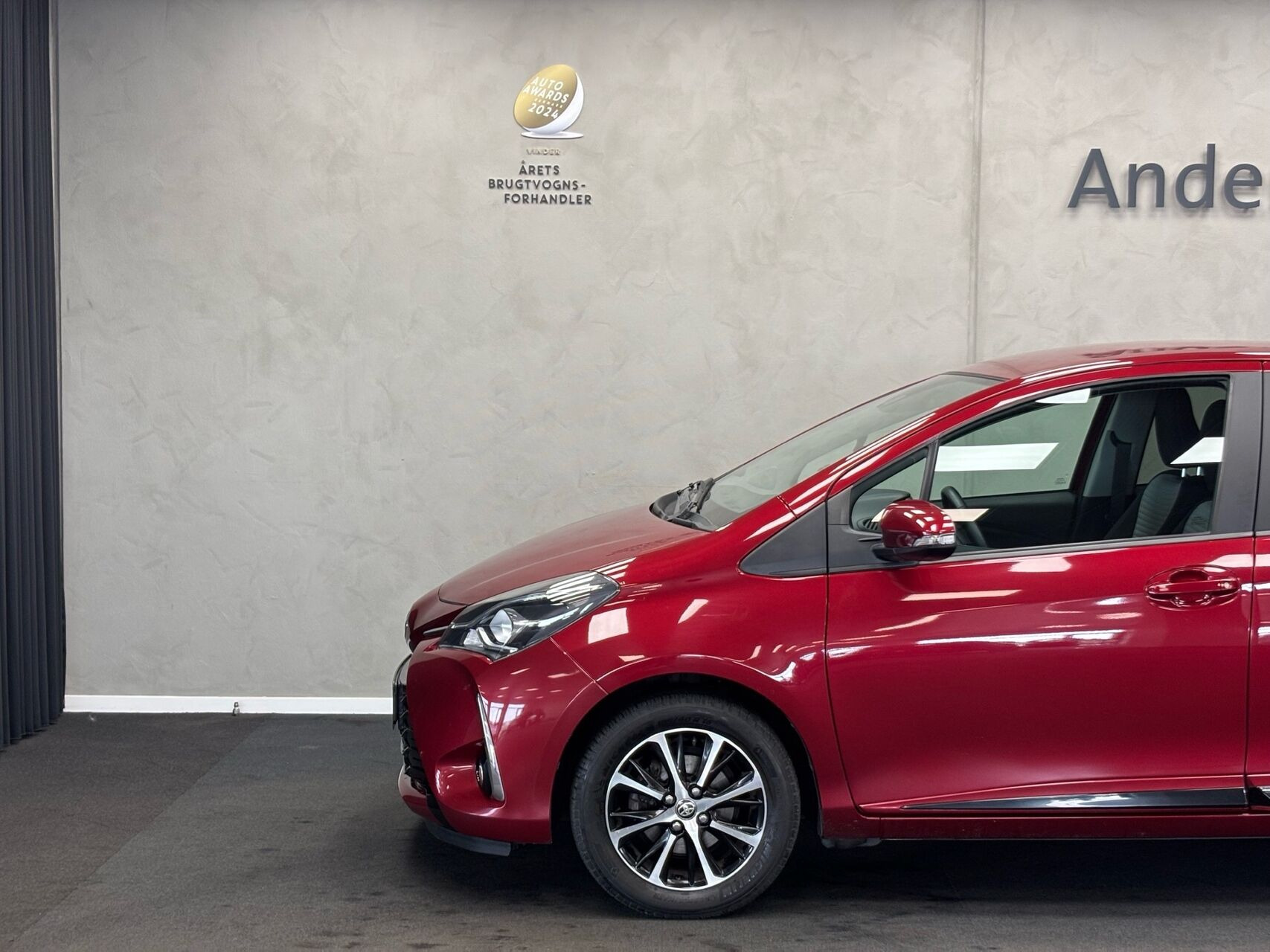 Rød Toyota Yaris fra 2020