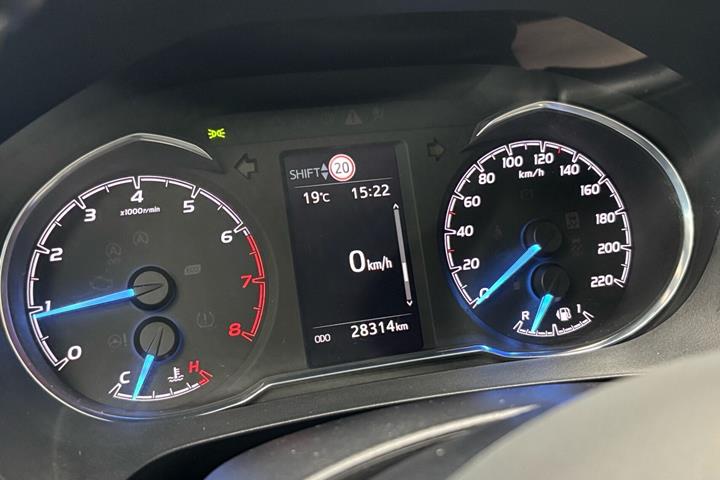 Rød Toyota Yaris fra 2020