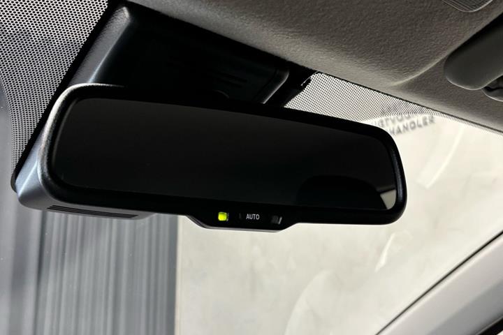 Rød Toyota Yaris fra 2020