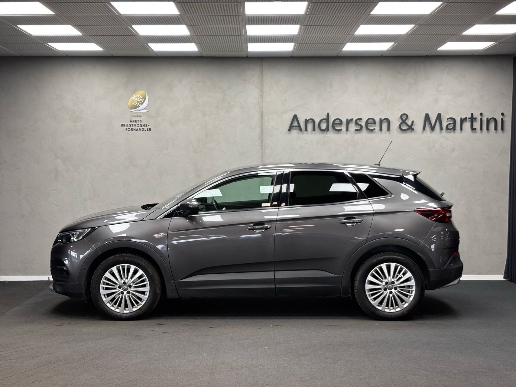 Sort Opel Grandland X fra 2018