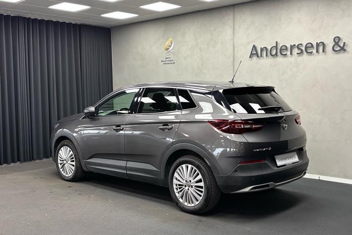 Sort Opel Grandland X fra 2018
